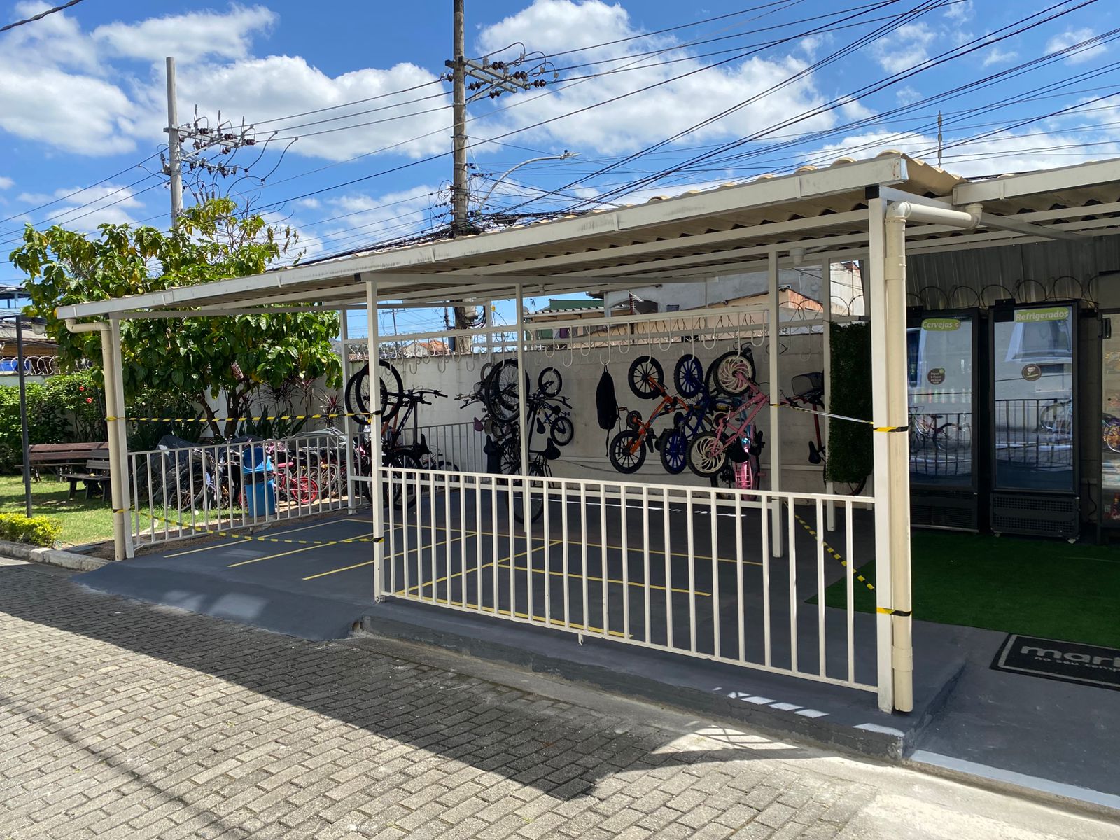 Vista externa do bicicletário revitalizado